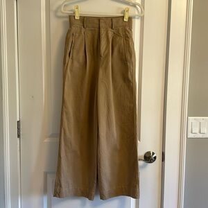 Everlane!  Worn once! Pleated khaki, wide leg pant.  Size 00
